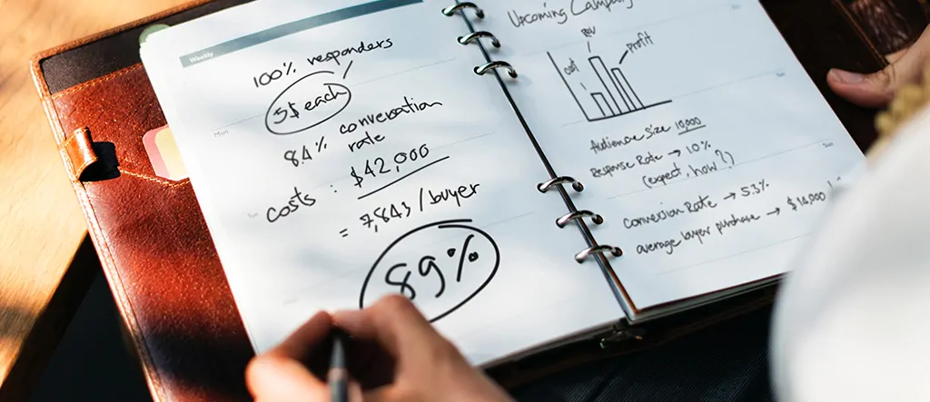 Anotações de vendas em caderno