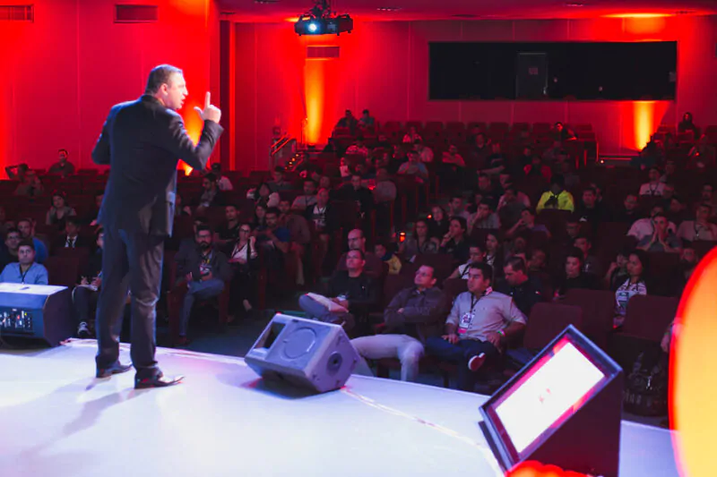 Palestra sobre liderança no trabalho: como formar líderes?