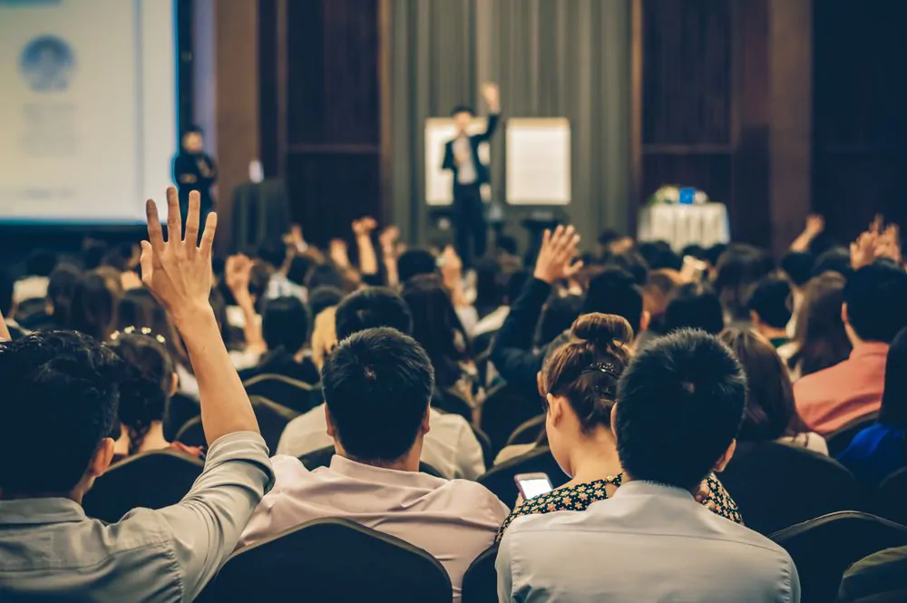 Como um palestrante empresarial pode ajudar sua empresa?